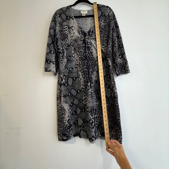 Neiman Marcus Cashmere Women’s Gray Black Animal Print Sweater Dress Size XL - Picture 3 of 8